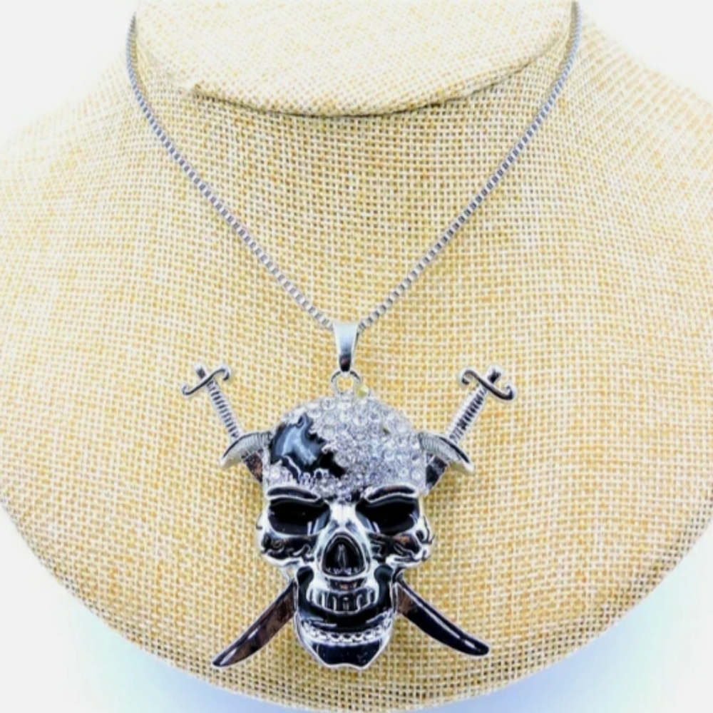 π Skull Rhinestone Necklace π - Picture 3 of 4